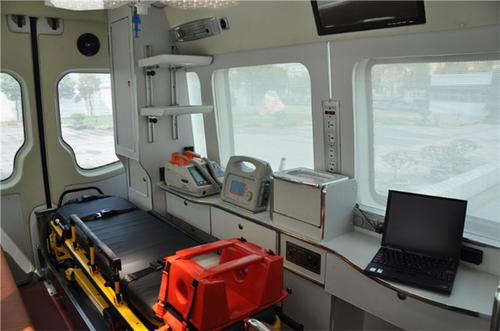 赤水市救护车内部